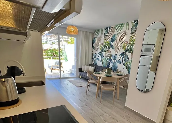 アパート Happy Island アデヘ